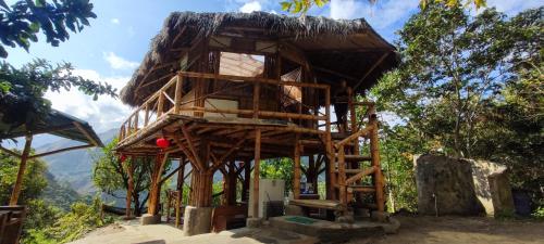 Colibamboo The Cabin. Cabaña elevada con mirador montaña malla y jacuzzi