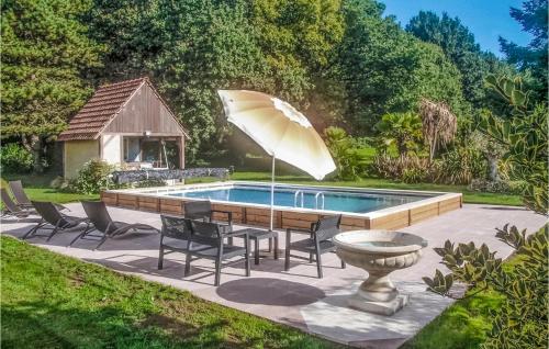 Stunning Home In Plounvez-modec With 3 Bedrooms, Wifi And Heated Swimming Pool