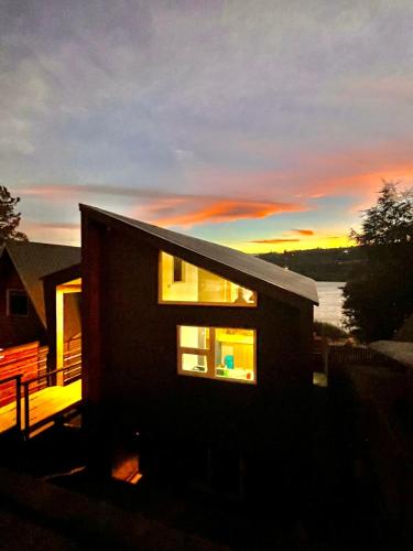 Casa de veraneo en Panguipulli , frente al Lago