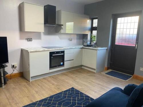 Lovely 1 bed Studio Apartment with free parking