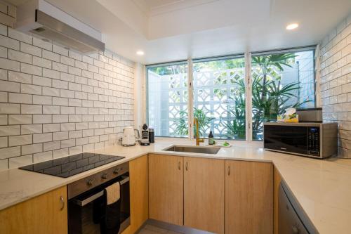 The Oasis has a private courtyard and ideal location to walk