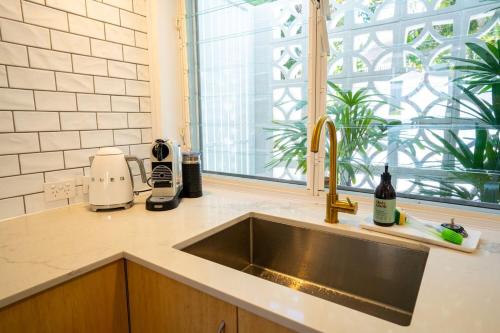 The Oasis has a private courtyard and ideal location to walk