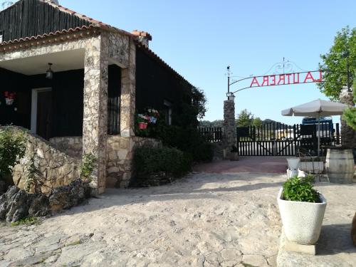 Alojamientos Turisticos La Utrera in Villalba De La Sierra