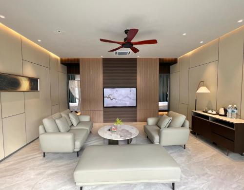 Two-Bedroom Villa image 3