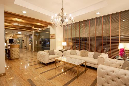 Schloss at Thonglor