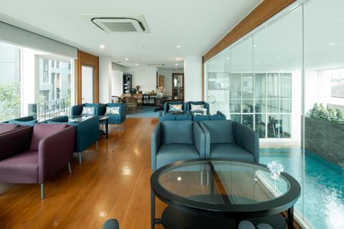 Schloss at Thonglor