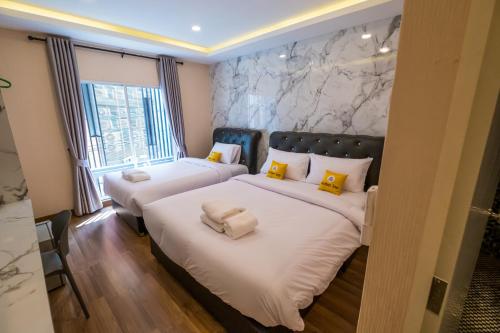 Triple Room with Balcony room in Amber Inn