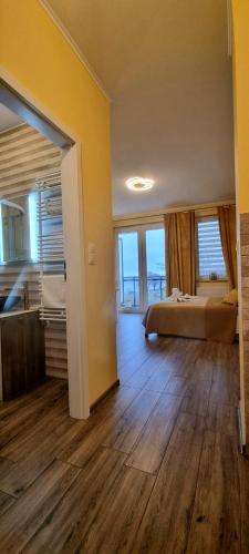 Apartament "Złoty relaks" tuż przy plaży z balkonem z widokiem na Hel i hamakami