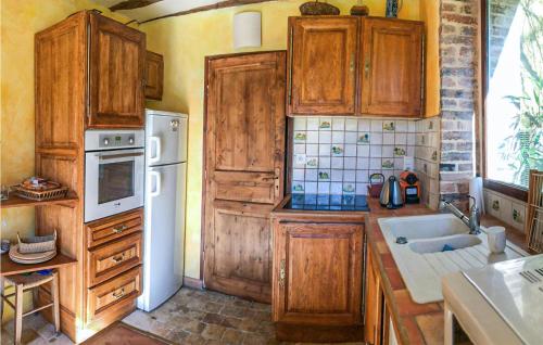 Nice Home In Conflans Sur Anille With Kitchen