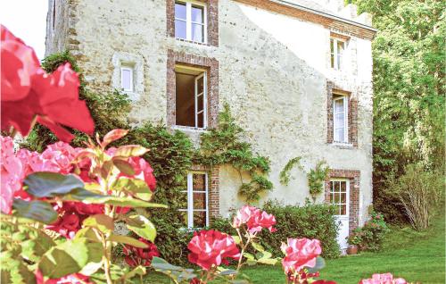 Nice Home In Conflans Sur Anille With Kitchen