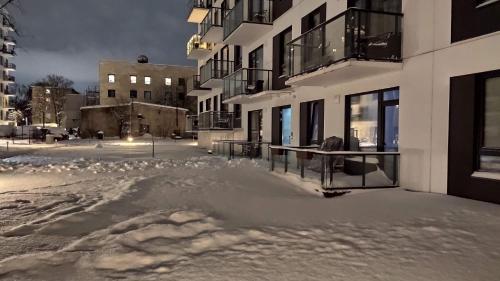 Brand New and Modern 1BDR Apartment Brand New and Modern 1BDR Apartment