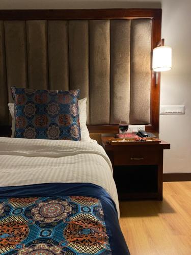 Deluxe Double Room with Balcony image 2