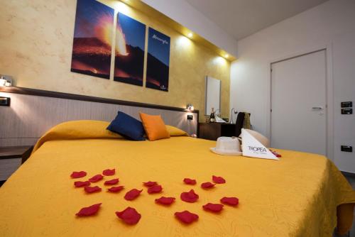 Deluxe Double Room with Balcony image 6