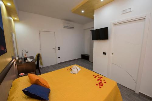 Deluxe Double Room with Balcony image 4