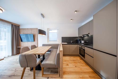 2 bedrooms, 3 beds