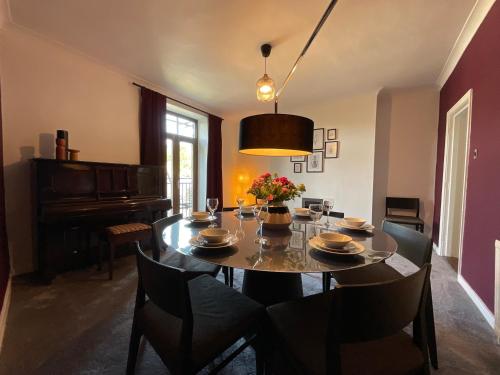 Large 4 double bedroomed townhouse in central Holmfirth