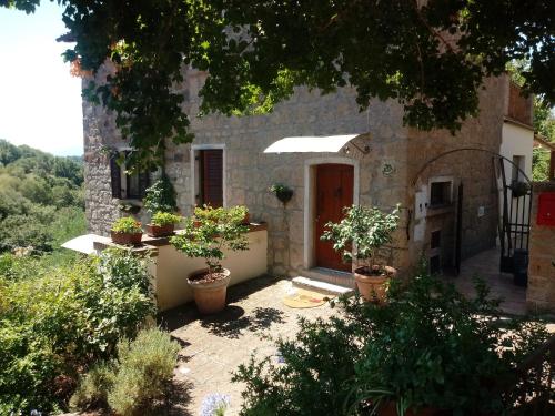 B&B San Michele in Teverina - Stunning 1-Bed House in Castel Cellesi Italy - Bed and Breakfast San Michele in Teverina