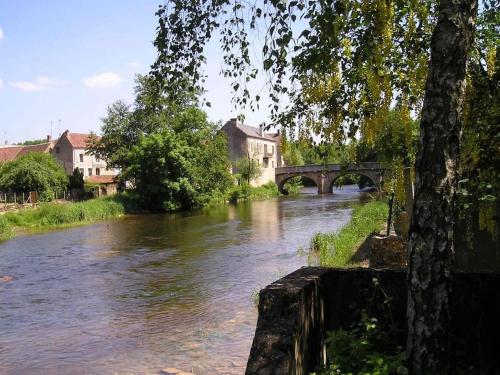 Rivierhuis aan de rivier bij Vézelay - Location saisonnière - Saint-Père