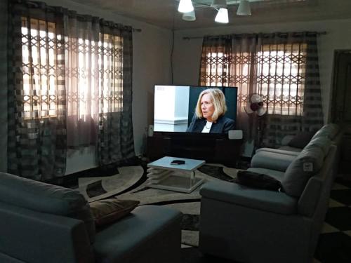 One-Bedroom Apartment image 9