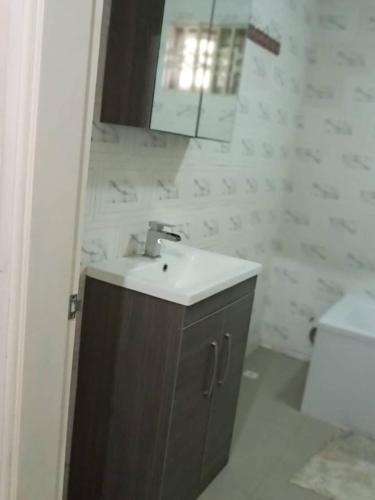 One-Bedroom Apartment image 2