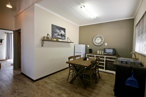 keuken, Otjiwa Safari Lodge in Otjiwarongo