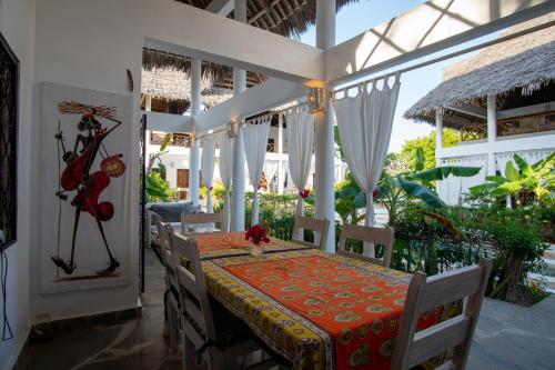 บริการและสิ่งอำนวยความสะดวก, Rafiki Village in วาตามู
