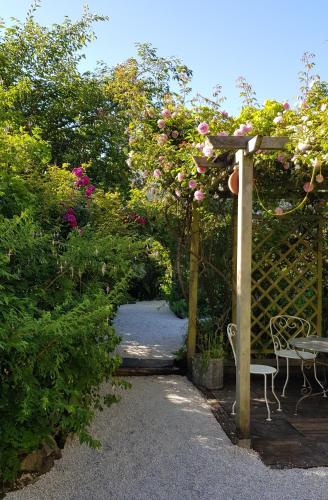 Dārzs, Au 3 La Cour à Tôt (Au 3 La Cour a Tot) in Regneville-Sur-Mer
