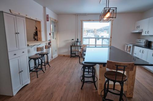 Erkély/terasz, AUBERGE DU DIMANCHE - Hotel - Fjord-du-Saguenay - l'Anse-Saint-Jean - Riviere-Eternite in Rivière-Éternité (QC)