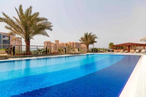 Ocean Heights - Spacious 1 Bedroom Apartment with Sea View, Gym & Free Parking, Дубай