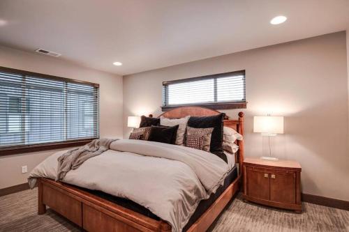 Luxury Townhome on the Park with Bridger Mtn Views in Bozeman, USA