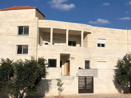 Studio Apartment fully furnished super deloux Madaba