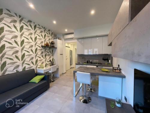 R39 Modern Apartment with Private Parking, Mediolan