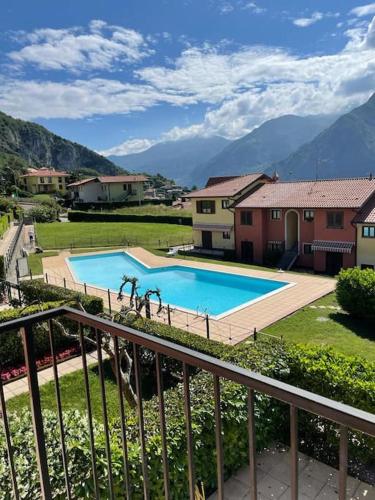  Happy Guest Apartments - Lake View and Pool in Riva di Solto