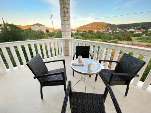  Apartment Arka, Pension in Vinišće