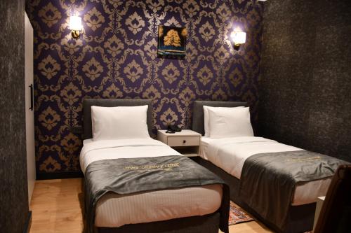 2 twin beds