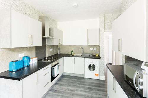 B'ham+Solihull Group House*6 Beds*Parking 3-4 Cars - image 13