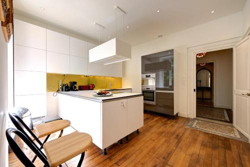 virtuve, Domaine des Myosotis, holiday home in Moulins-Engilbert