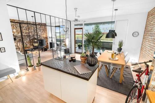 Luxury apartment in city center with canal view!