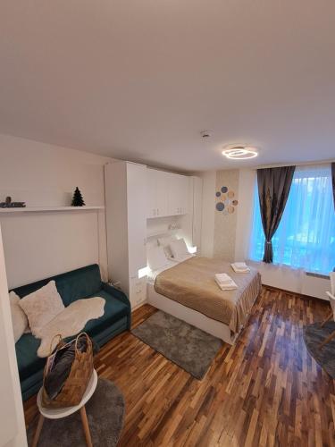 Apartment with Mountain View image 10