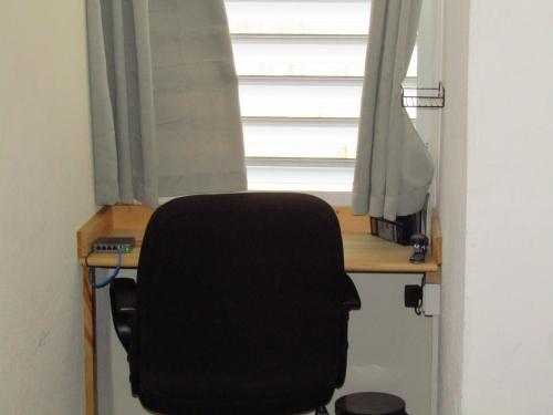Cozy 1 bed Apt 2B in Rockley near American Embassy - image 2