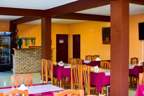 餐廳, Palmas Park Hotel y Restaurant in 奧比里加兔