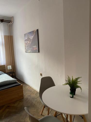 Lovely Rooms in Old Town - Tap to explore photos