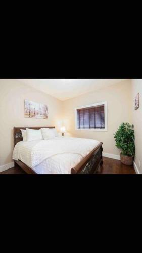 Luxury 3700 sq/ 5 bedroom/ jettedtub/ 4 fireplaces