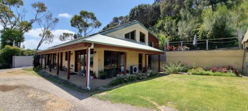 View, Eastern Reef Cottages in Great Ocean Road - Port Campbell