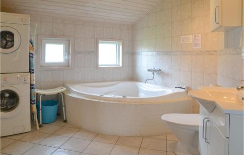 ห้องน้ำ, Holiday home Torpet Hovborg Denm in ใจกลางเมืองฮอฟบอร์ก