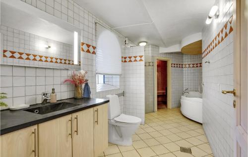 Bathroom, Nice apartment in Esbjerg V with Sauna, WiFi and 1 Bedrooms in Guldager