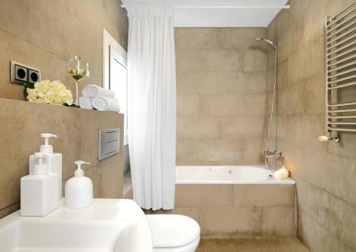 Fewdays Barcelona Apartments Room Type - Two-Bedroom Apartment with balcony - Pelayo, 5