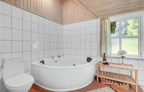 Μπάνιο, Beautiful Home In Rm With 5 Bedrooms, Sauna And Wifi in Ρόμο Κίρκεμπυ
