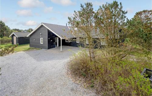  Awesome Home In Vejers Strand With Indoor Swimming Pool, Sauna And Wifi, Pension in Vejers Strand