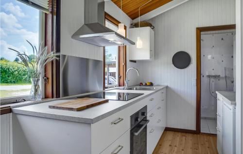 kuchyně, Stunning home in Roskilde w/ 2 Bedrooms in Roskilde